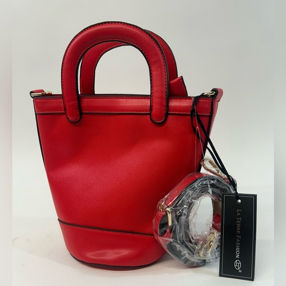NWT La Terre Fashion Women’s Red Mini Bag with attachable straps - Picture 1 of 12